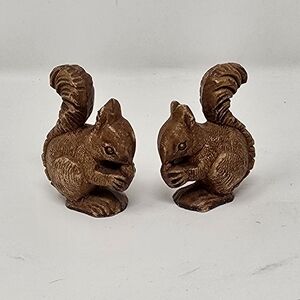 Vtg brown squirrels molded wood composite figurine home decor Whimsical set of 2